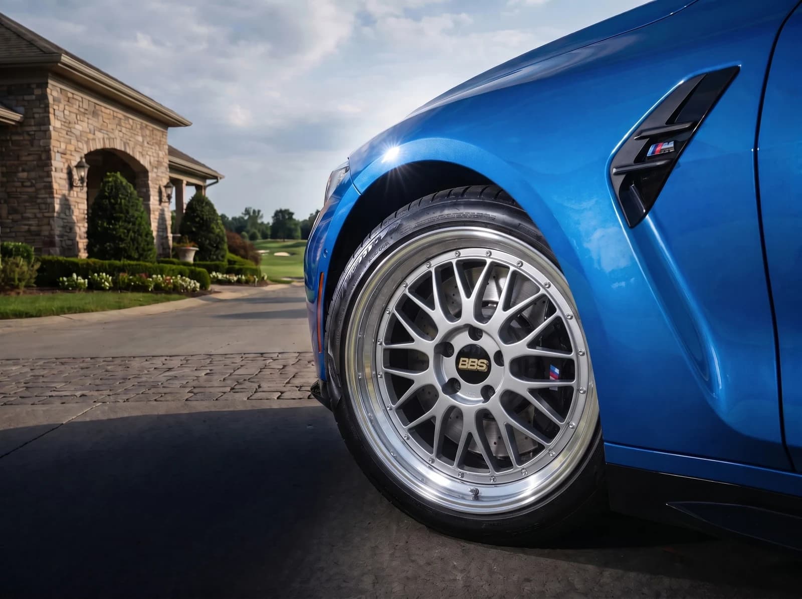 Customer car with the selected wheel